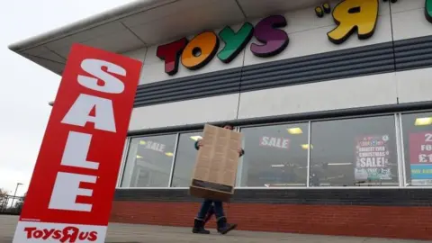 Toys R Us staves off collapse after rescue talks