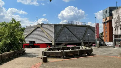 Mr Ignavy The Hexagon in 2021