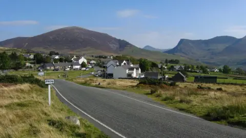 Canolfan y Fron Y Fron