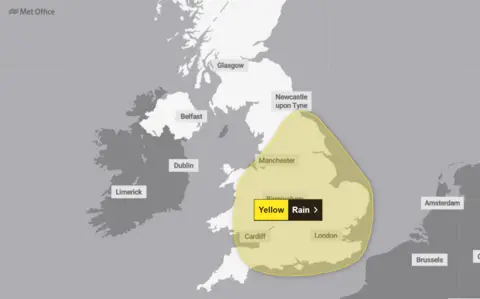 met bureau   Rain representation  for the UK for Monday