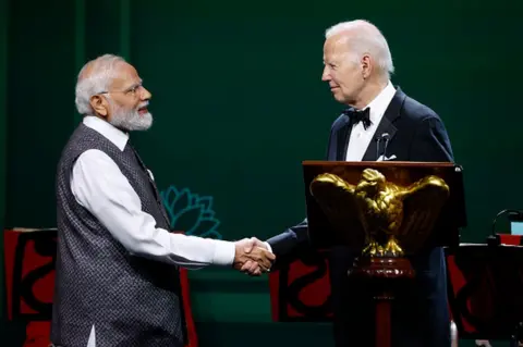 Getty Images U.S. President Joe Biden (R) and Indian Prime Minister Narendra Modi (L) shake hands during a state dinner at the White House on June 22, 2023 in Washington, DC. President Joe Biden and first lady Jill Biden are hosting a state dinner for Indian Prime Minister Modi as part of his first official state visit to the United States.