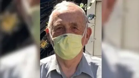 Carl Carl wearing a mask