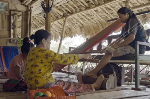 Museum of Art and Photography Sadin Pangking and Akum Tayeng Prepare the Warp on a Backstrap Loom, Pragadeesh Marimuthu, 2021, Rani, East Siang District, Arunachal Pradesh