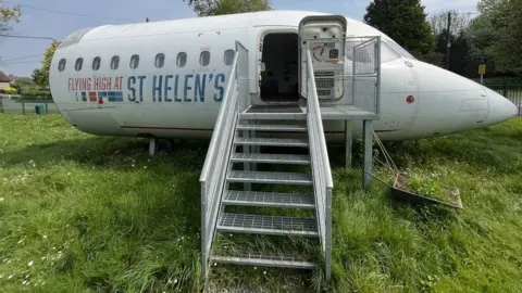 The fuselage with steps going into it