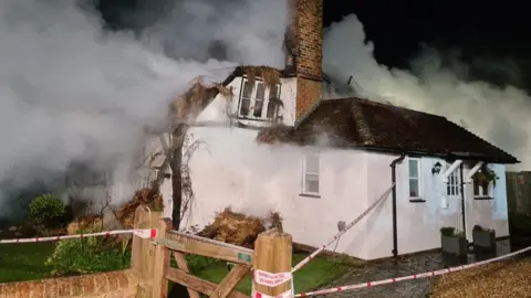 @HantsIOW_fire Clanfield thatch fire