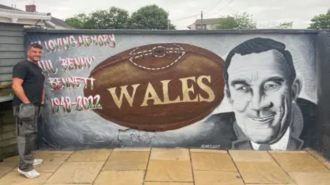 Phil Bennett mural