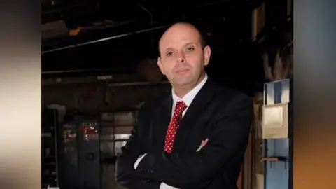 Media Waes head and shoulder photo of Peter