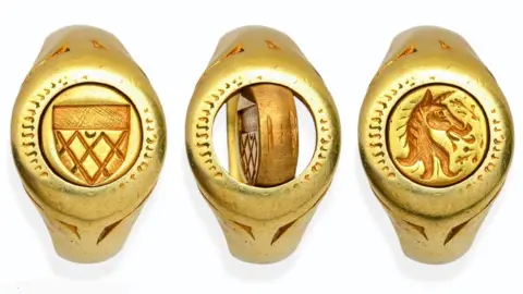 ©Hansons Auctioneers  17th Century gold signet ring