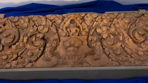 Candy Krajangsri/Royal Thai Consulate-General LA A hand carved lintel