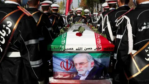 Reuters Iranian troops hold Mohsen Fakhrizadeh's coffin at a funeral ceremony in Tehran (30 November 2020)