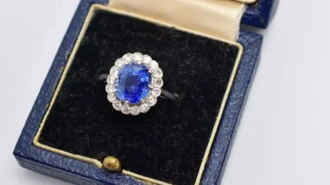 Richard Winterton Auctioneers Sapphire ring