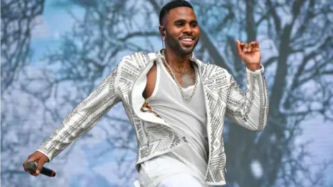 PA Whatcha Say Swansea! As the clouds clear over Swansea Bay, Jason Derulo owns the Biggest Weekend stage