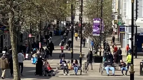 South Beds News Agency Shoppers in Luton