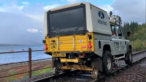 Network Rail Land Rover