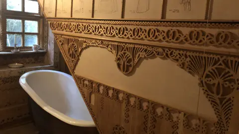 BBC/Janet Ball Bathtub, Asalache house