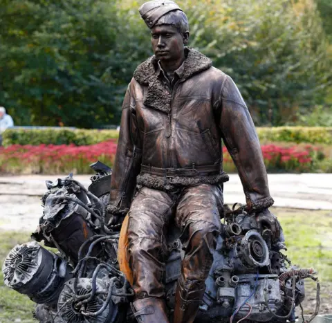 Durham Constabulary Memorial statue