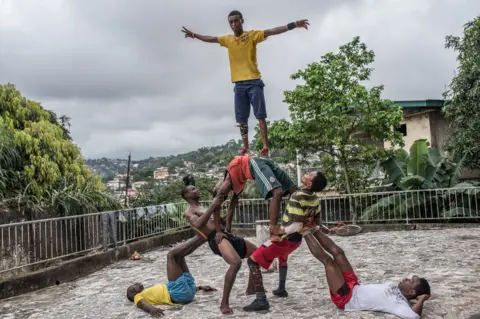 Olivia Acland Roughest Bounds practice