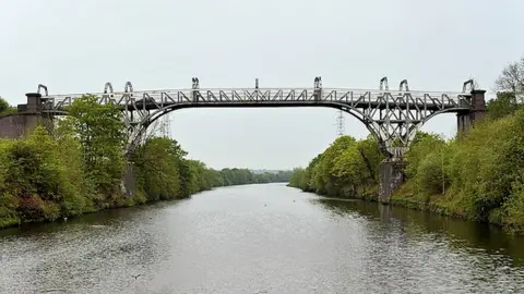 David Dixon/Geograph Warburton Toll Bridge