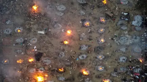 Reuters Mass cremations at a crematorium ground in Delhi (22 April)