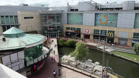 Reading s Oracle Shopping Centre closed after diesel leak