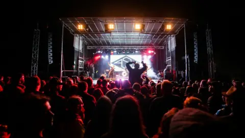 Ciara McMullan Stendhal music festival crowds cheer