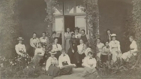 RHS Lindley Collections Group photograph of Swanley female students