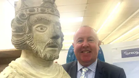 LDRS Henry VI statue and Cllr Jellyman