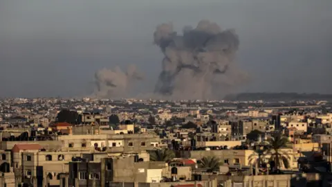 Getty Images Israeli air strikes hit Khan Younis