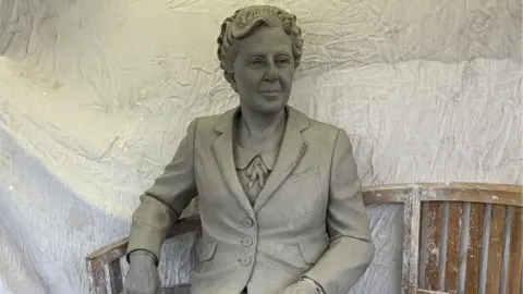 Elisabeth Hadley Agatha Christie sculpture