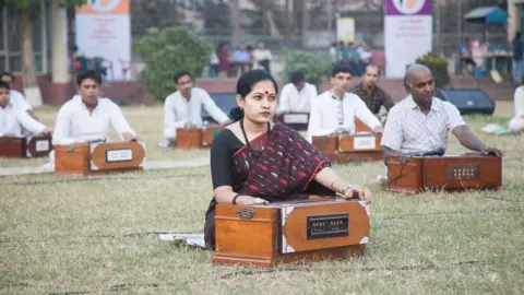 Farhad Rahman HARANO SUR (lost tune), Reetu Sattar, 2016