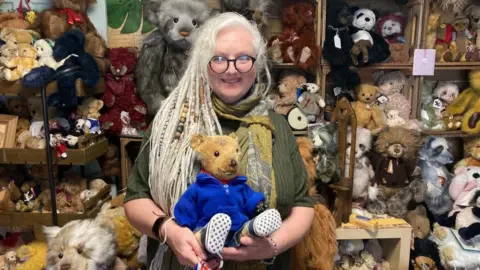 Amanda White/BBC Tina Rush runs a teddy bear restoration centre