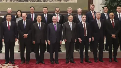 China News Picture of Chinese President Xi Jinping posing with Chinese entrepreneurs and heads of US tech giants Facebook and Microsoft