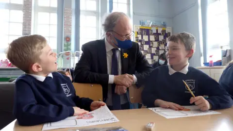 PAcemaker Education Minister Peter Weir in a classroom with two schoolboys