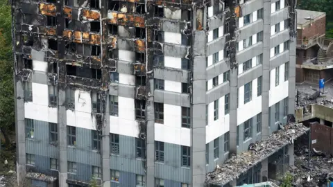 AFP Close up of the charred remains of Grenfell Tower after the blaze