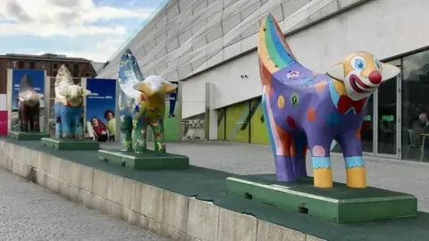 Jonathan Hutchins/Geograph Mini Super Lambananas outside the Museum of Liverpool