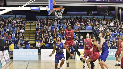 Andy Chubb (@SheffieldSport) Sheffield Sharks v Leicester Riders before it was called off