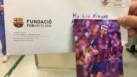 The photo Howard Lam wanted to send to Liu Xia