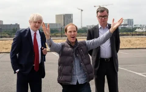 channel 4 Benedict Cumberbatch as Dominic Cummings, Richard Goulding as Boris Johnson and Oliver Maltman as Michael Gove in Brexit: The Uncivil War