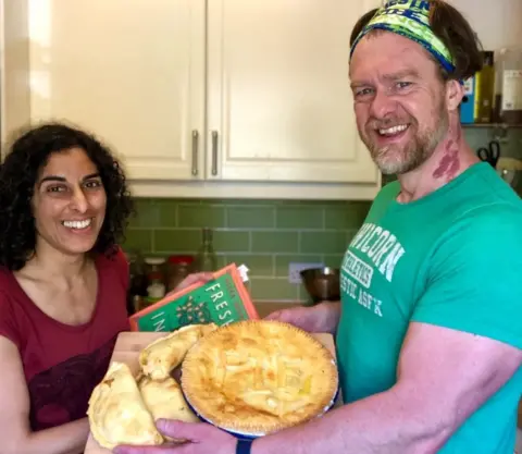 Khi Leonard Raz and Khi Leonard