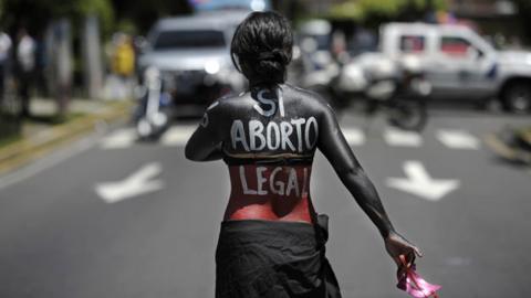 El Salvador: Where women may be jailed for miscarrying - BBC News