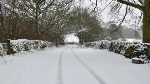 Derbyshire snow leads to school and road closures