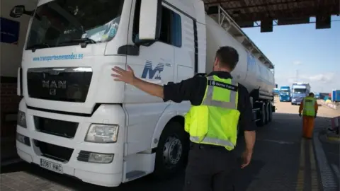 Getty Images Spanish lorry being checked at Portsmouth