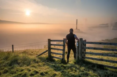 Wesley Kristopher Cloud inversion above Castleton