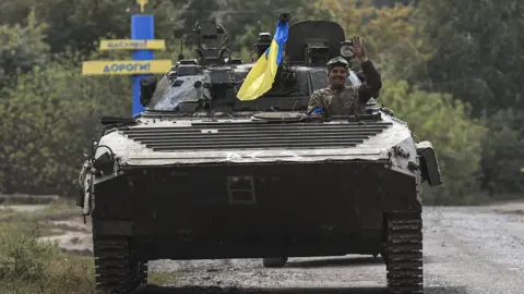 Getty Images Image shows tank with Ukrainian flag