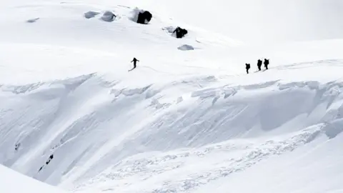 EPA Rescuers at Fiescheralp, 1 Apr 18