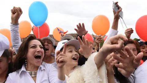 Reuters Supporters of Armenian protest leader Nikol Pashinyan gather in Republic Square as parliament holds a session to elect a new prime minister in Yerevan on 8 May