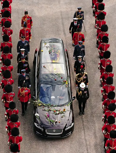 PA Media Flowers on the hearse carrying the coffin of Queen Elizabeth II as it arrives at Windsor Castle for the Committal Service in St George's Chapel.