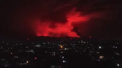 EPA Mount Nyiragongo volcano erupts over Goma