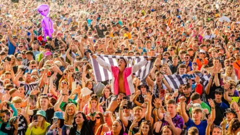 Lorenzo TNC Crowd at Creamfields North