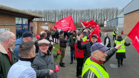 Simon Dedman/BBC Unite refuse workers demonstrating